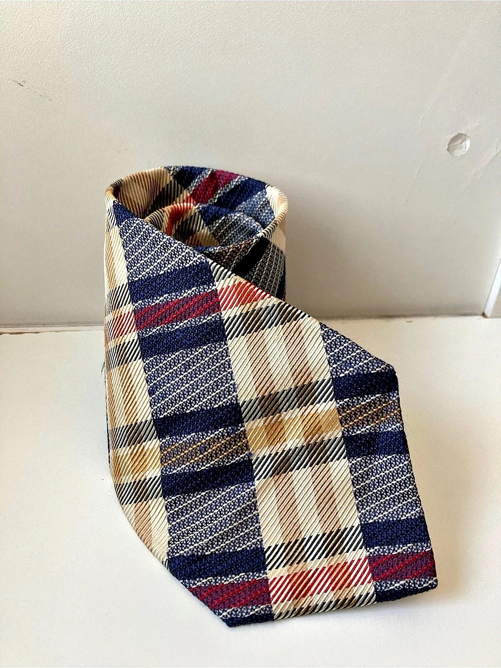 Tom James Plaid Silk Tie in Blue & Tan Like New